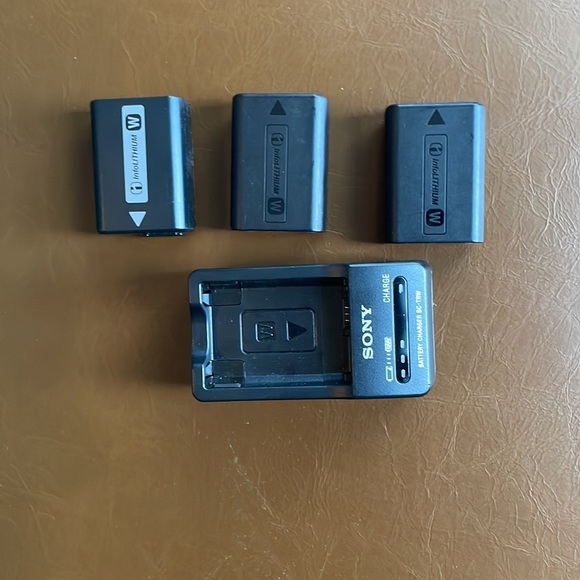 Sony RX10 (24-200mm F2.8 lens) - Picture 7 of 9